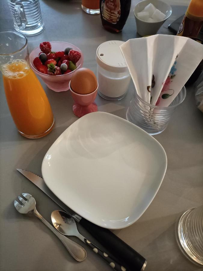 Bed and Breakfast Les Bichettes Mortagne-sur-Sevre Exterior foto