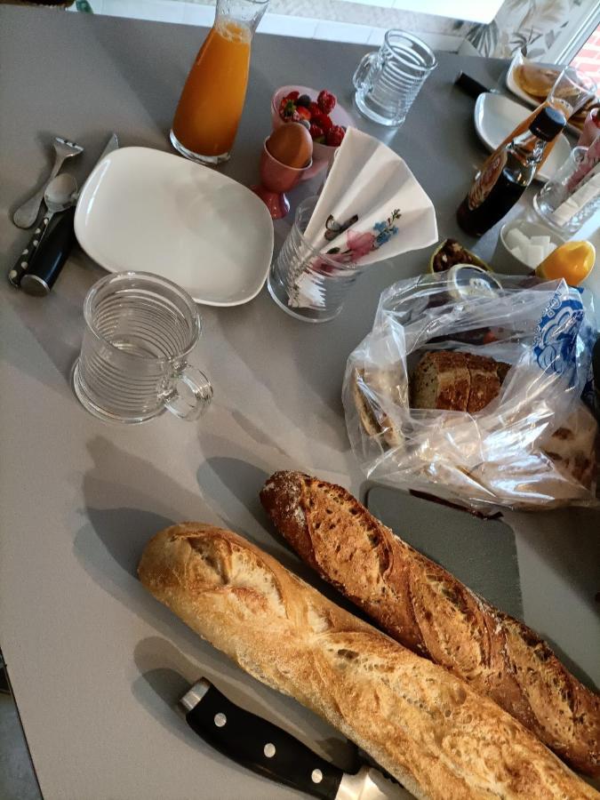 Bed and Breakfast Les Bichettes Mortagne-sur-Sevre Exterior foto