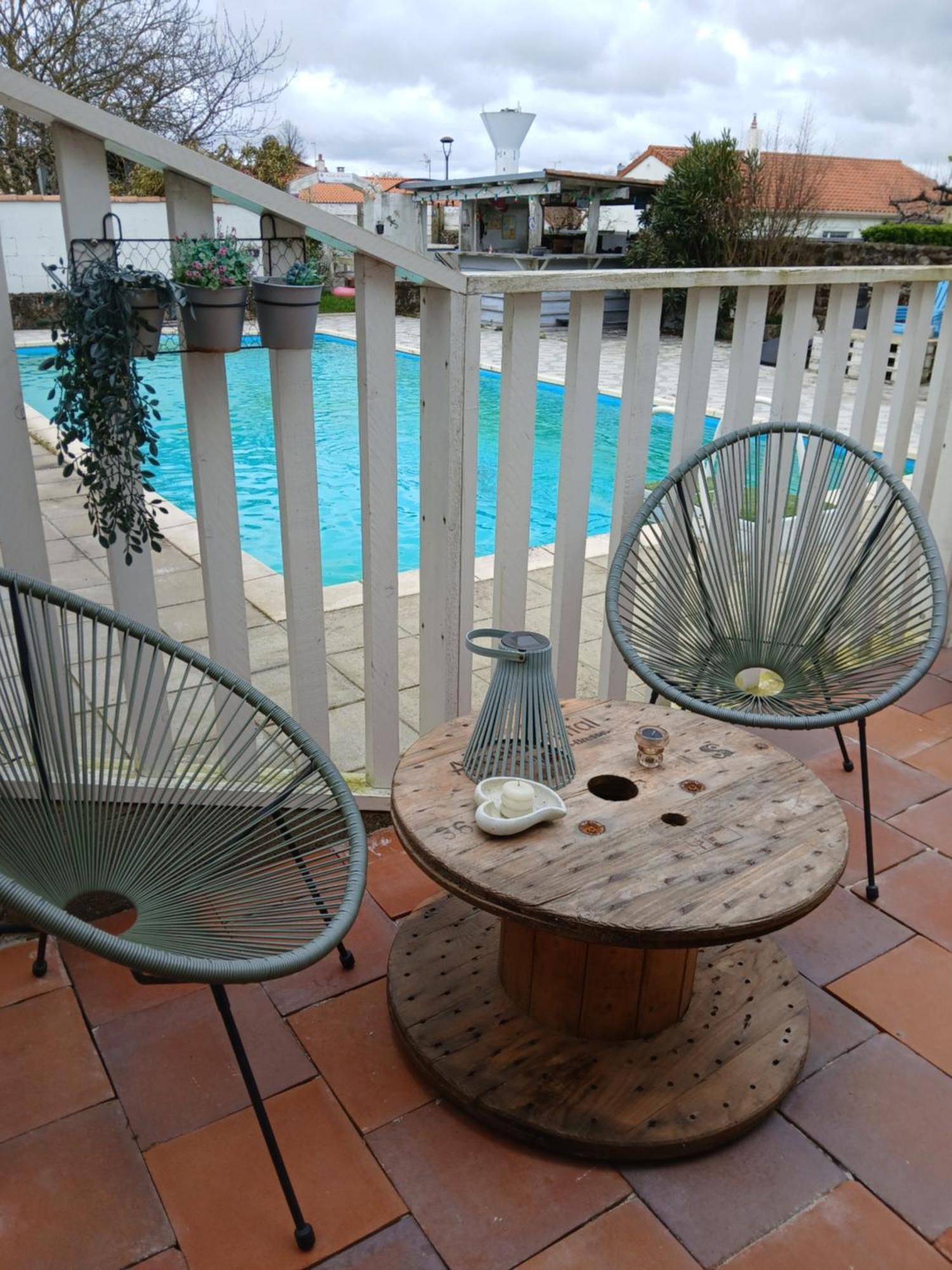 Bed and Breakfast Les Bichettes Mortagne-sur-Sevre Exterior foto